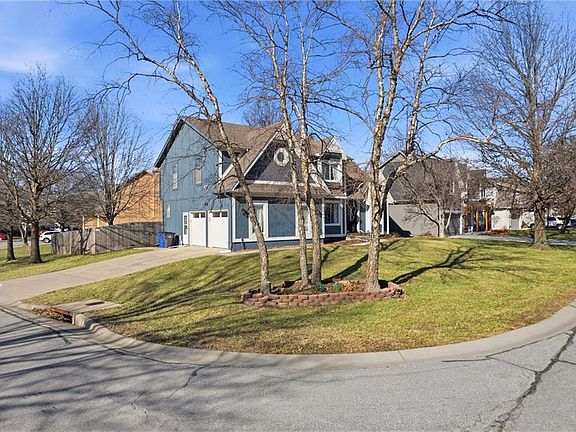 3rd image of 1246 E Meadow Ln