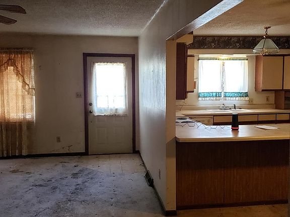 5th image of 211 W 4th St
