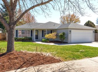 3828 Arrowhead Dr, Medford, OR 97504
