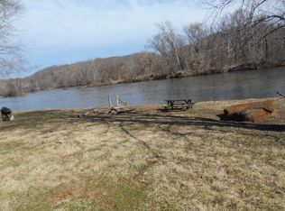 678 Paynes Rd, Scottsville, VA 24590