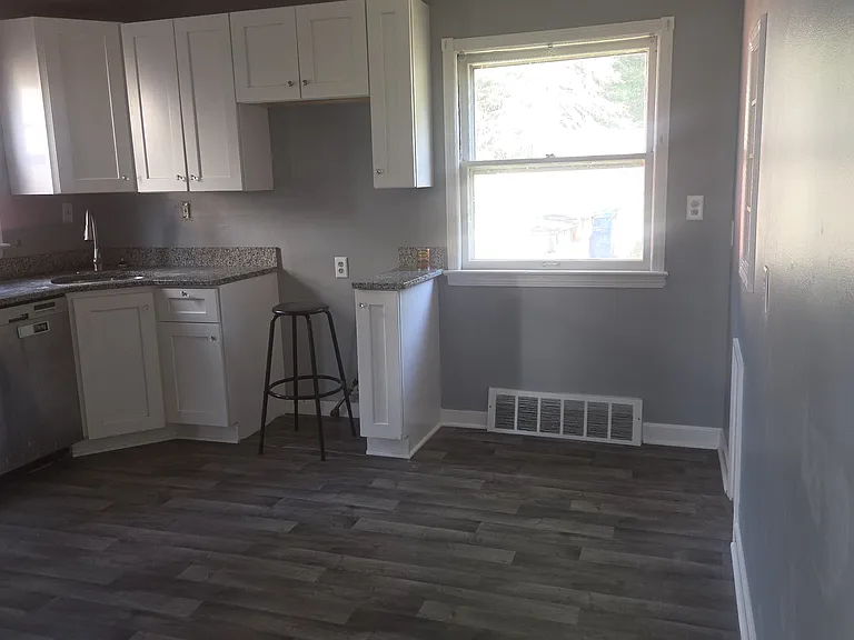 4407 Longwood Ave — Photo 15
