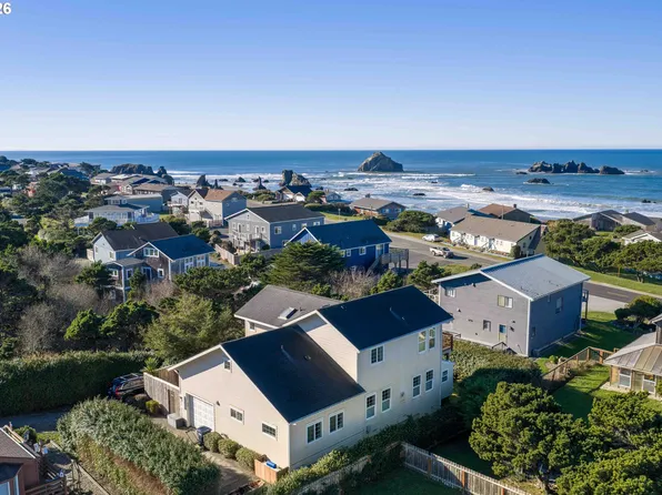 1240 Newport Ave SW, Bandon, OR 97411