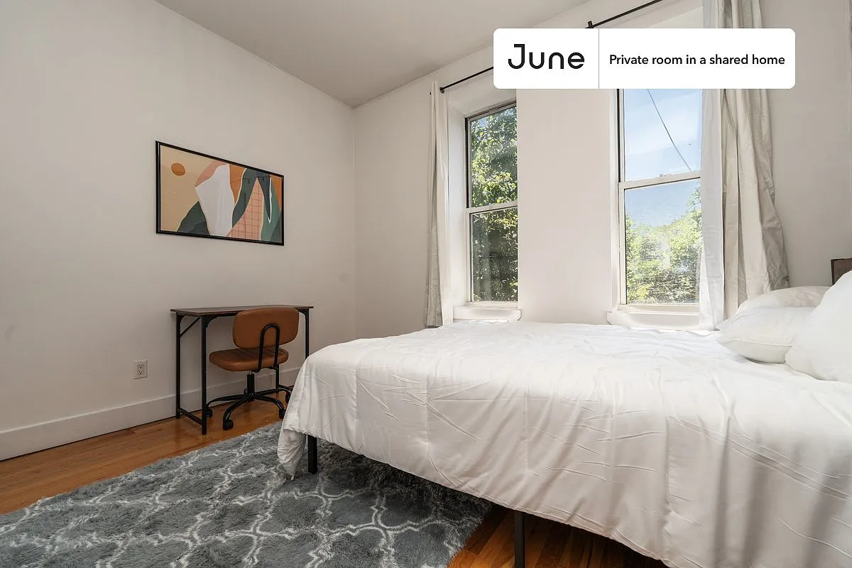 Queen bedroom in 3 bed/1 bath home in Bedford-Stuyvesant #1892 A — Photo 3