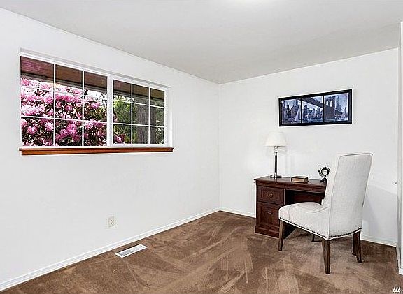 5th image of 20458 SE 159th St