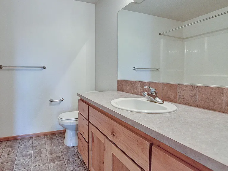 2215 Sam Parrett Dr — Photo 20