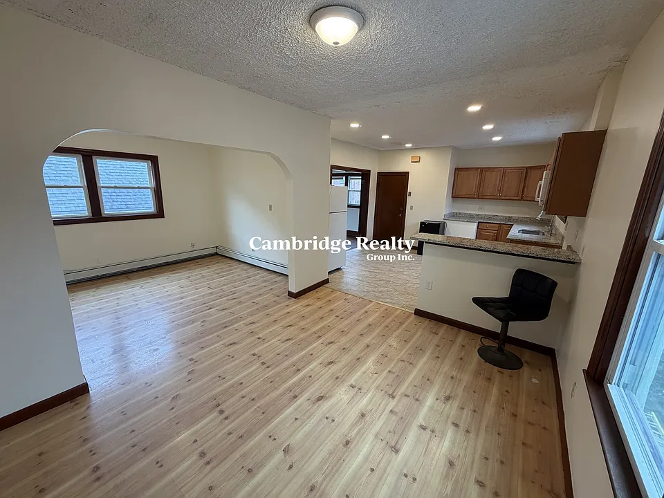 569 Main St #2T