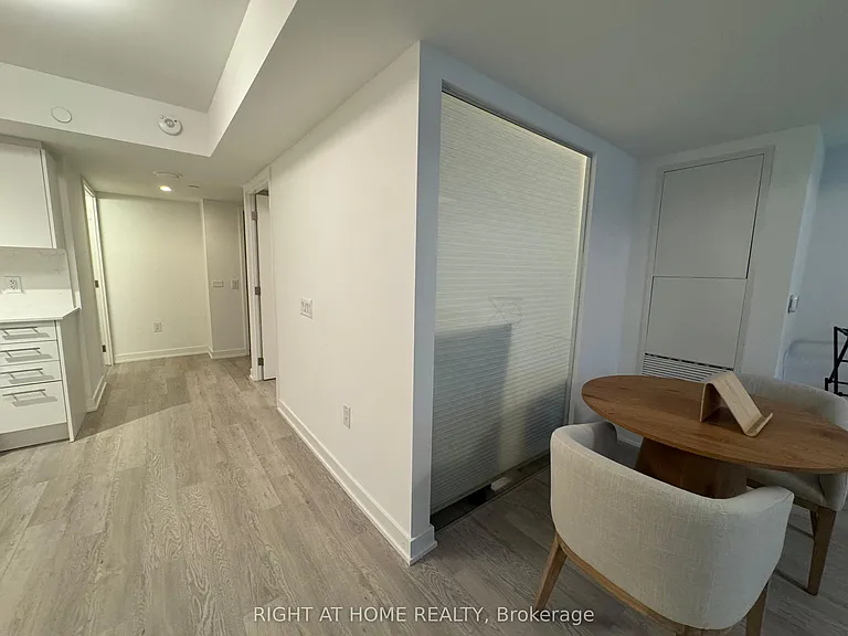3 Strathgowan Ave #318 — Photo 13