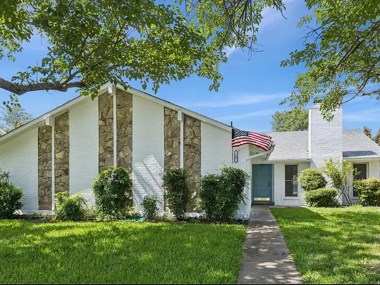 1805 Eastfield Dr — Photo 2