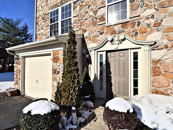 4th image of 4027 Clubhouse Ct