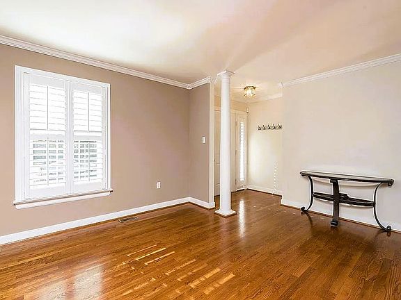 5th image of 9902 Saybrook Ct N