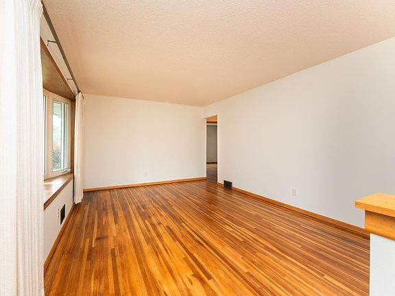 5th image of 671 58th Ave NE