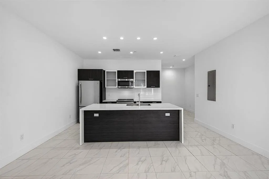 2 bed, 1553 sqft, $3,400 — Photo 1