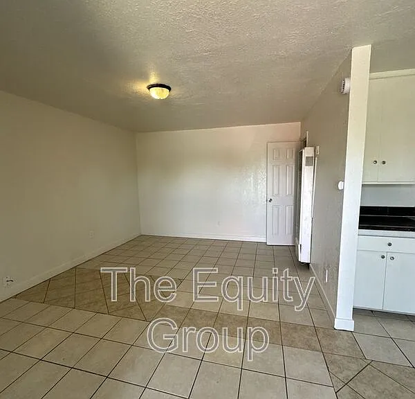 340 S Blackstone St #D — Photo 4