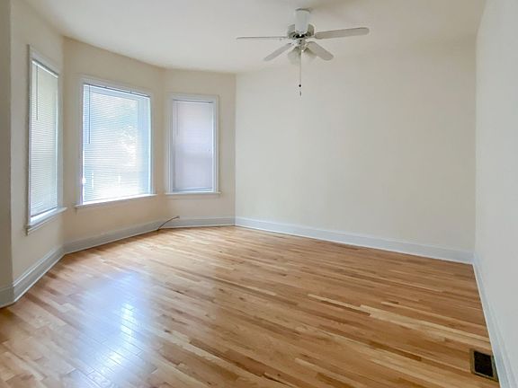 4th image of 3822 N Sheffield Ave #1F