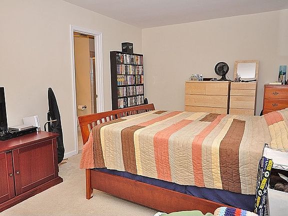 5th image of 2135 N Taylor St #H