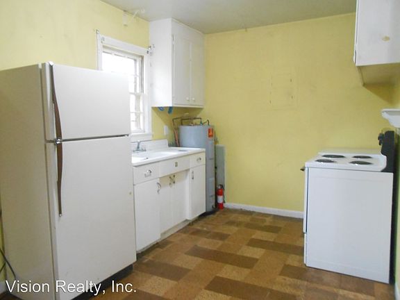 3rd image of 120 Hadley Dr APT A