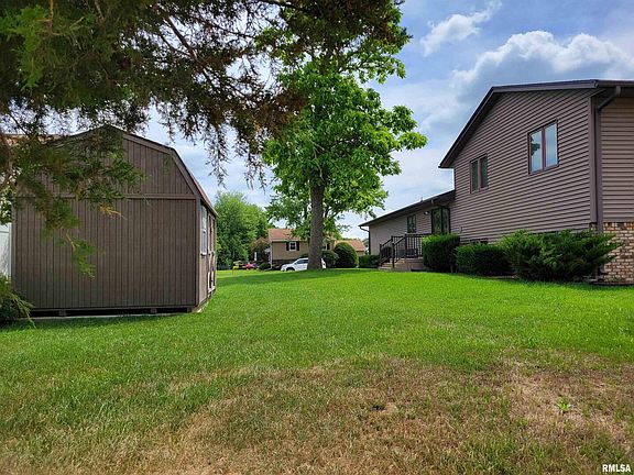 4th image of 703 Cherry Dr