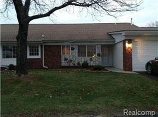 610 Country Club Dr, Saint Clair Shores, MI 48082