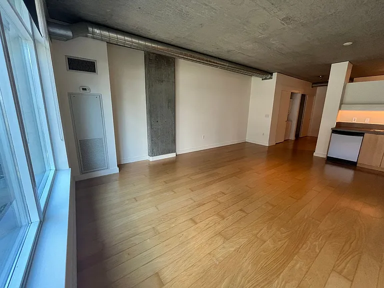 1926 W Burnside St #204 — Photo 5