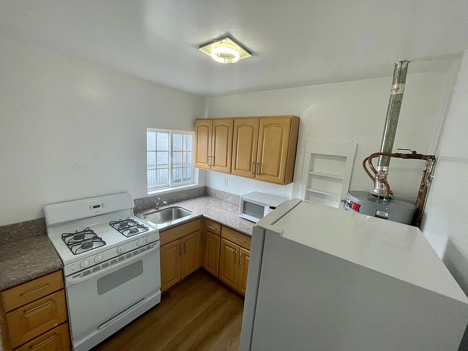 1st image of 842 N Hayworth Ave #1/4
