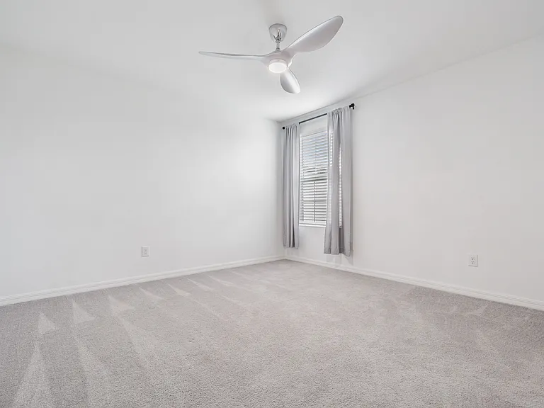 Bedroom 2 (walk in closet)