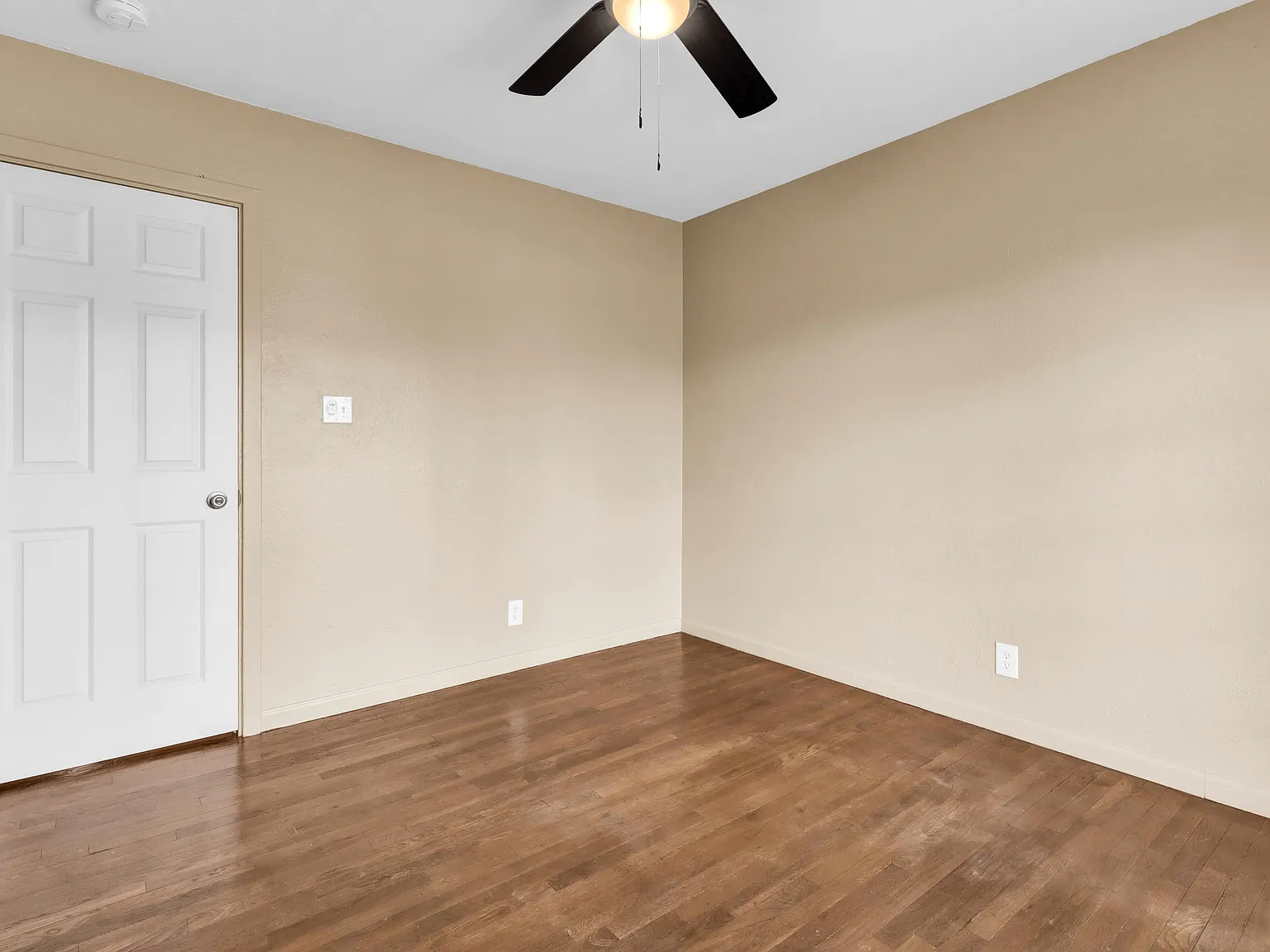 3 bed, 1000 sqft, $1,250 — Photo 2