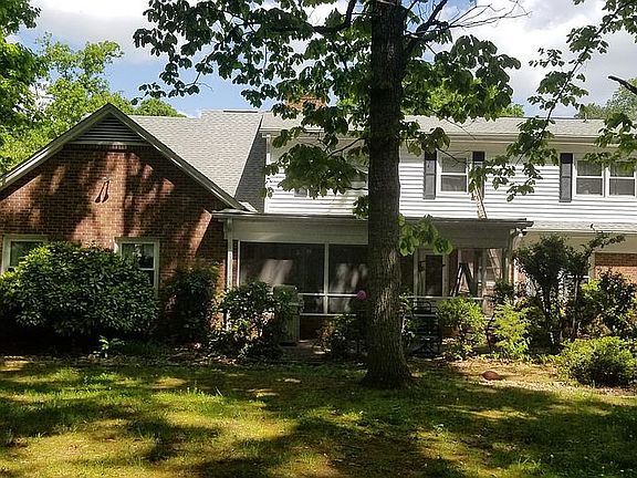 4th image of 1535 Pineola Ln