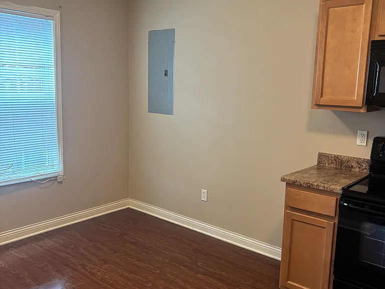 711 N Ann St #103 — Photo 5