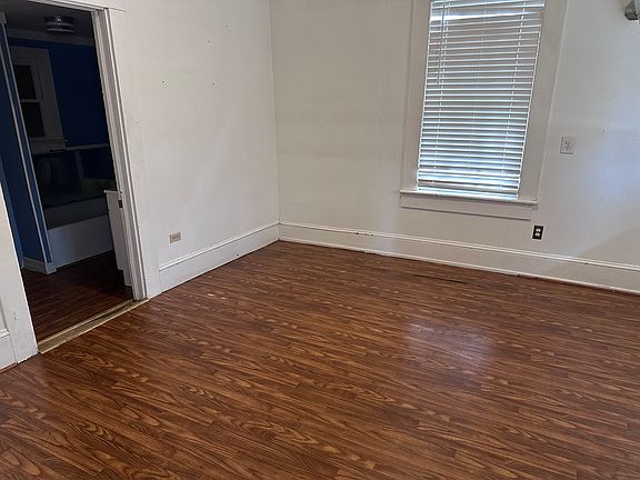 5th image of 308 Columbus St