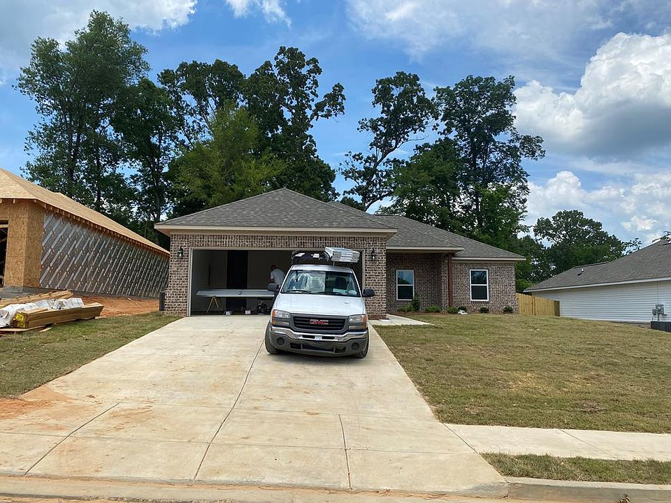 1st image of 1072 Briarwood Dr