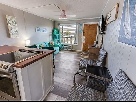 3rd image of 4516 Seaview St. #238