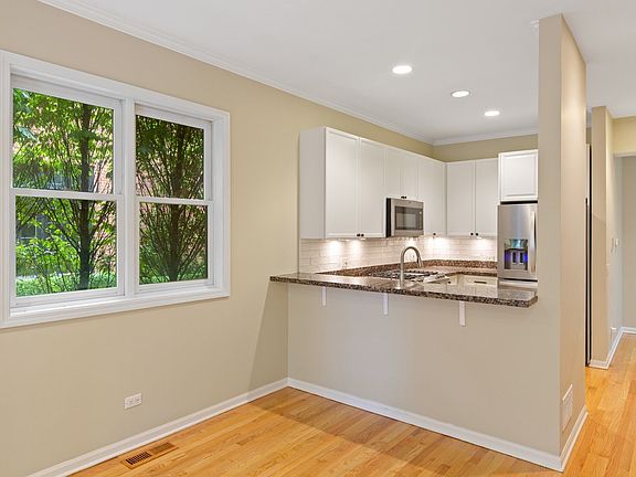 4th image of 1932 N Hudson Ave #1-2