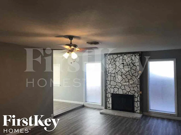 4843 Fairfax Ave — Photo 3