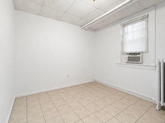 5th image of 816 19th St APT 4