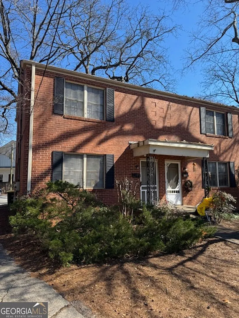 2 bed, 1.0 bath, 988 sqft, $1,775 — Photo 1