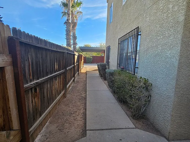 2763 N Edith Blvd — Photo 4
