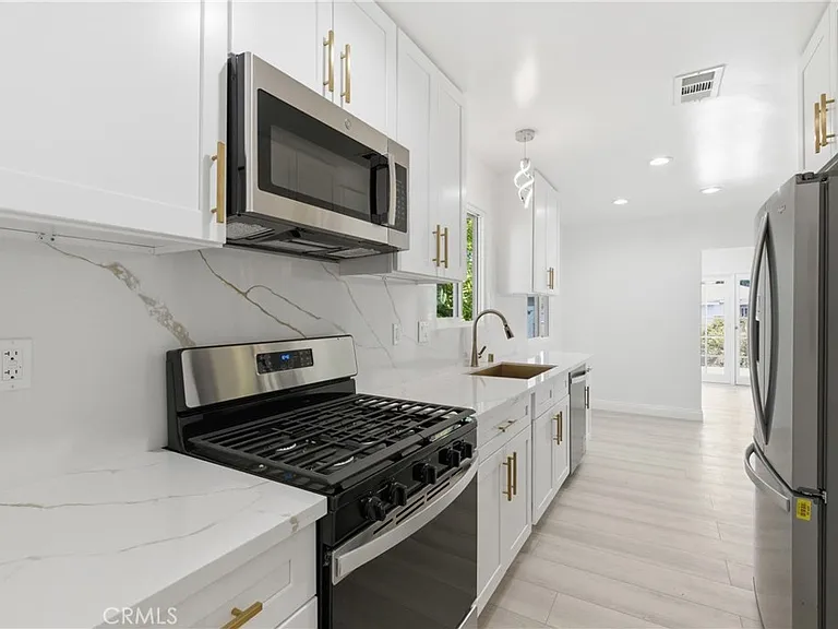 19649 Friar St — Photo 17