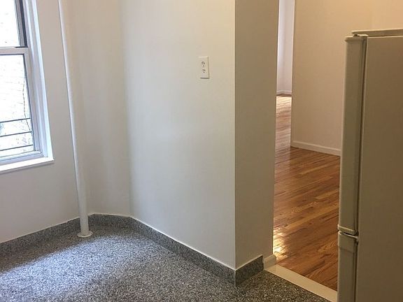 3rd image of 320 E 49th St APT 31