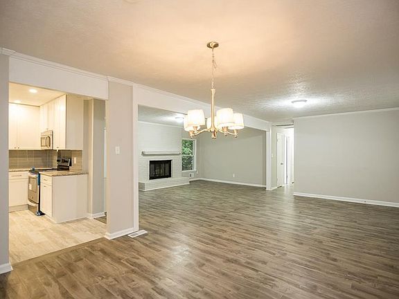 4th image of 2116 Windsor Dr