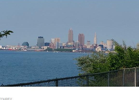 3rd image of 11820 Edgewater Dr APT 123