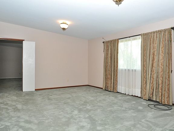 3rd image of 15933 SW 130th St