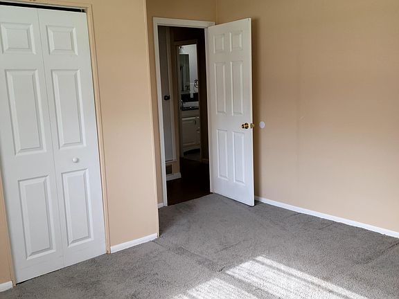 4th image of 738 NE 41st Ave