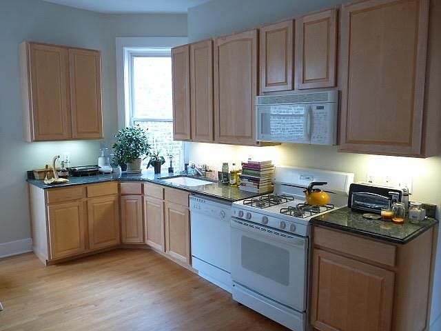 Sunny huge kitchen