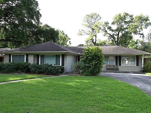 Driveway to front door and covered porch.