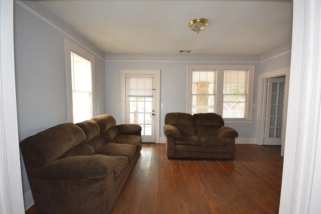 3 bed, 1.0 bath, 1481 sqft, $1,550 — Photo 4