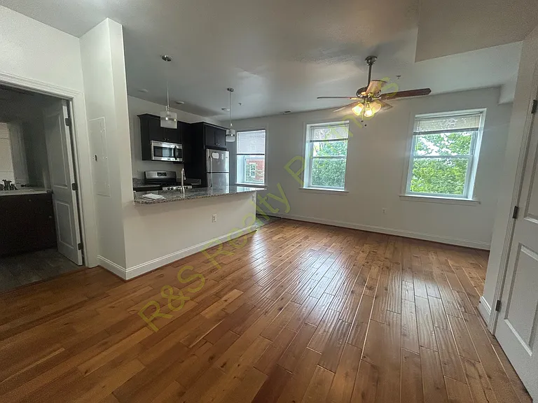 301 E 29th St #2 — Photo 2