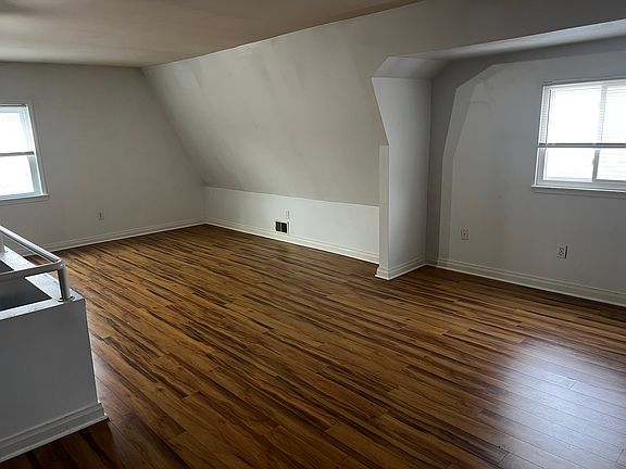 3rd image of 737 Ashland Ave #B