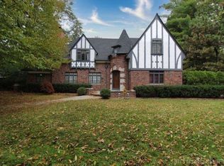 26550 Meadowood Ct N, Lathrup Village, MI 48076