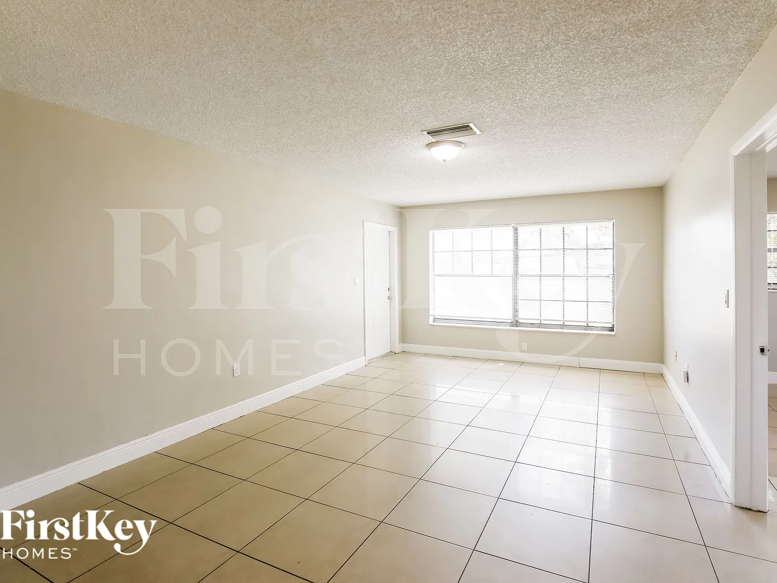 3 bed, 2.0 bath, 1352 sqft, $3,060 — Photo 3
