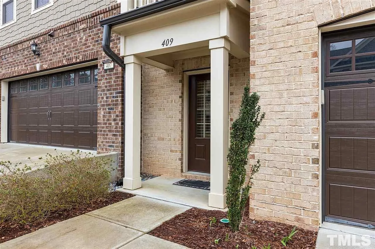 4 bed, 3.5 bath, 2657 sqft, $2,850 — Photo 2